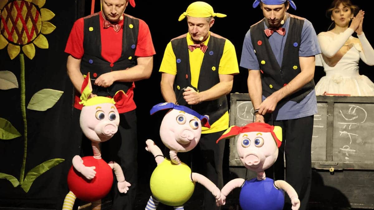 Atvadas no izrādes: TRĪS SIVĒNI