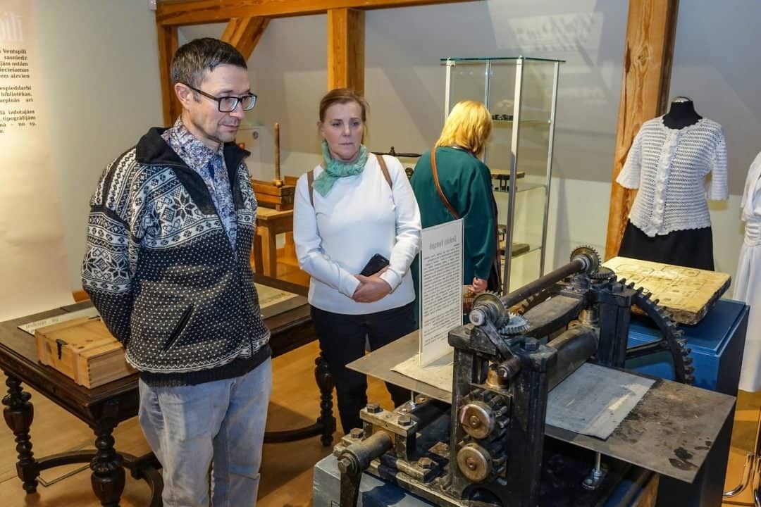 Pēdējā apskates diena nacionālo pašapziņu veidojošajai Ventspils muzeja krājuma izstādei “Drukāts Ventspilī”